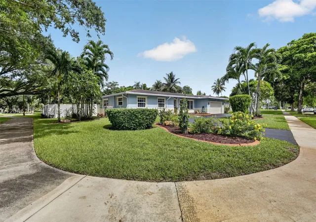 Photo 1 of Sale Pending at 801 Ixora Ln, Plantation, FL 33317 | MLS# A12066101 | Listing updated on 2026-09-25