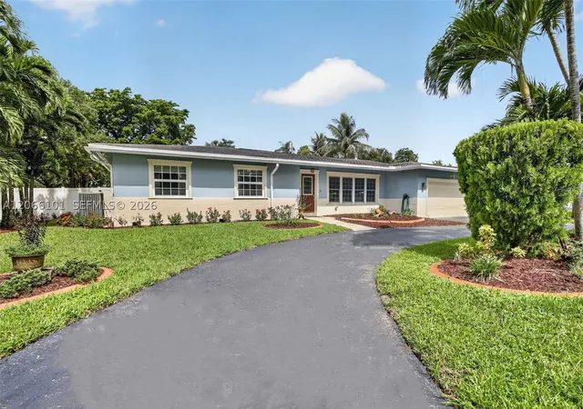 Photo 2 of Sale Pending at 801 Ixora Ln, Plantation, FL 33317 | MLS# A12066101 | Listing updated on 2026-09-25