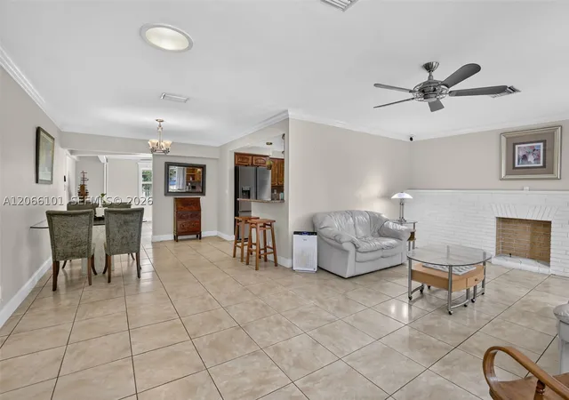 Photo 4 of Sale Pending at 801 Ixora Ln, Plantation, FL 33317 | MLS# A12066101 | Listing updated on 2026-09-25