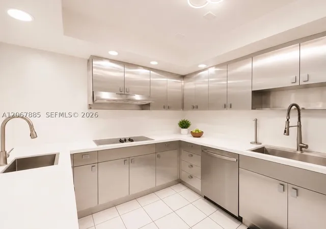 Photo 3 of Townhouse for sale at 406 Saint Andrews Rd #53, Hollywood, FL 33021 | MLS# A12067885 | Listing updated on 2026-09-16