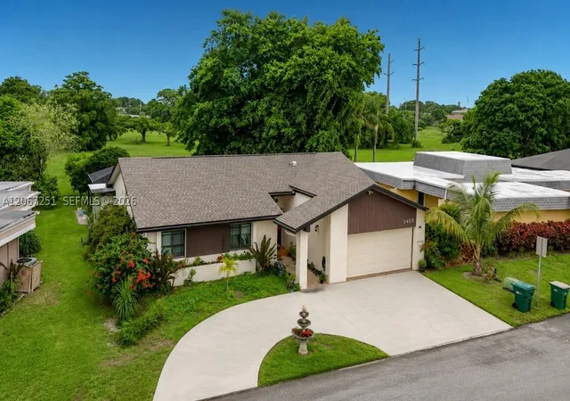 Photo 2 of Single family home for sale at 5403 Bayberry Ln, Tamarac, FL 33319 | MLS# A12067251 | Listing updated on 2026-09-10