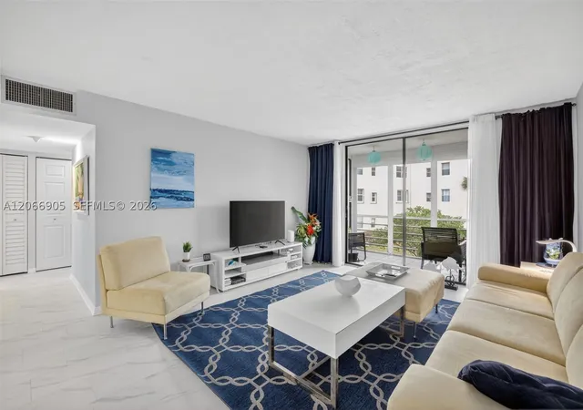 Listing Photo 4 - Condo for sale in building located at 2801 Somerset Dr, Lauderdale Lakes, FL 33311 - Unit #205