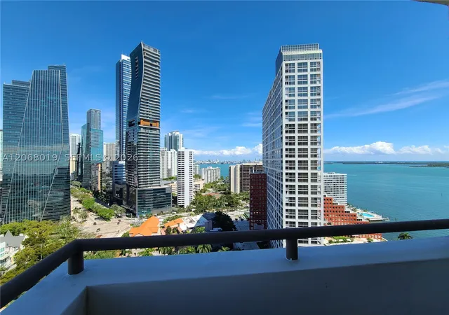 Listing Photo 4 - Condo for sale in building located at 1581 Brickell Ave 2- Prking, Miami, FL 33129 - Unit #1907