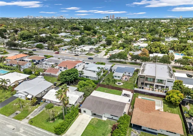Photo 3 of Single family home for sale at 1524 Ne 14th Ter, Fort Lauderdale, FL 33304 | MLS# A12068168 | Listing updated on 2026-09-06