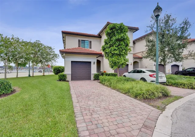 Photo 2 of Townhouse for sale at 4204 N Dixie Hwy #1, Oakland Park, FL 33334 | MLS# A12068129 | Listing updated on 2026-09-12