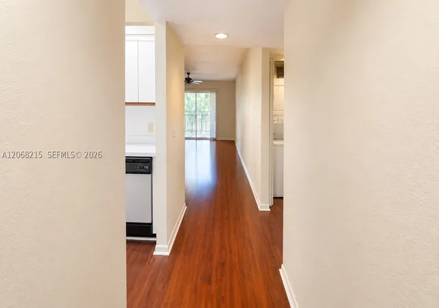 Listing Photo 4 - Condo for sale in building located at 700 Sw 128Th Ave, Pembroke Pines, FL 33027 - Unit #209C