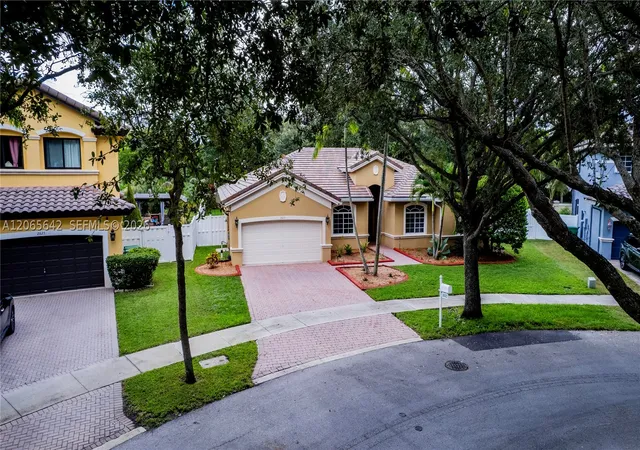 Photo 2 of Sale Pending at 2823 Poinciana Cir, Cooper City, FL 33026 | MLS# A12065642 | Listing updated on 2026-10-01