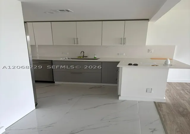 Photo 4 of Condo for sale at 3050 N Palm Aire Dr #707, Pompano Beach, FL 33069 | MLS# A12068229 | Listing updated on 2026-09-14