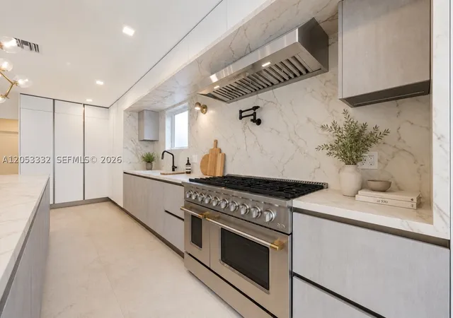 Photo 4 of Single family home for sale at 2273 Bayview Ln, North Miami, FL 33181 | MLS# A12053332 | Listing updated on 2026-09-23