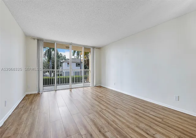 Listing Photo 5 - Condo for sale in building located at 1450 Se 3Rd Ave, Dania Beach, FL 33004 - Unit #201
