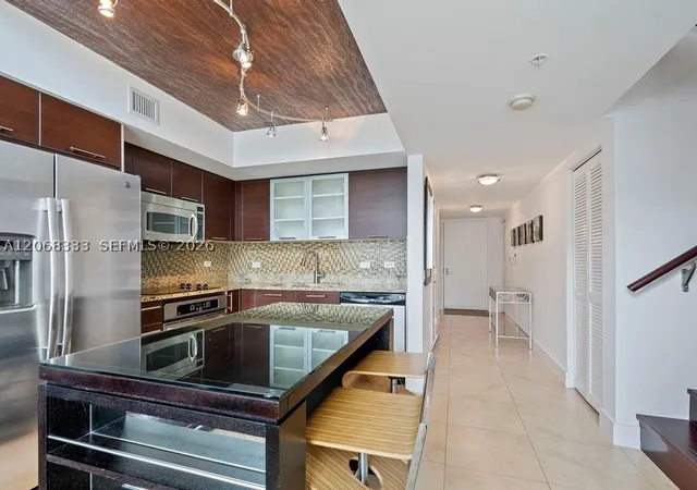 Photo 3 of Condo for sale at 41 Se 5th St #2310, Miami, FL 33131 | MLS# A12068333 | Listing updated on 2026-08-30