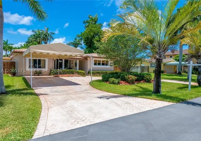 Photo 3 of Single family home for sale at 939 Washington St, Hollywood, FL 33019 | MLS# A12065171 | Listing updated on 2026-09-03