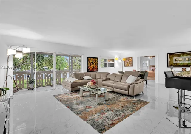 Listing Photo 2 - Condo for sale in building located at 800 NE 195th St, Miami, FL 33179 - Unit #220