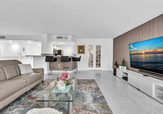 Listing Photo 5 - Condo for sale in building located at 800 NE 195th St, Miami, FL 33179 - Unit #220