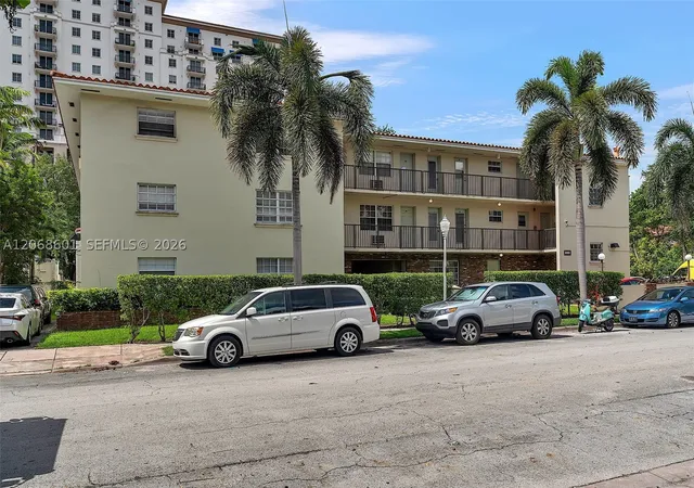 Photo 1 of Sale Pending at 318 Majorca Ave #304, Coral Gables, FL 33134 | MLS# A12068601 | Listing updated on 2026-09-16