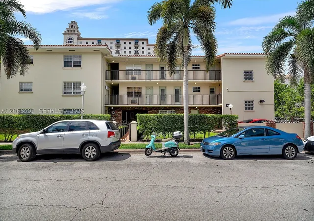 Photo 3 of Sale Pending at 318 Majorca Ave #304, Coral Gables, FL 33134 | MLS# A12068601 | Listing updated on 2026-09-16