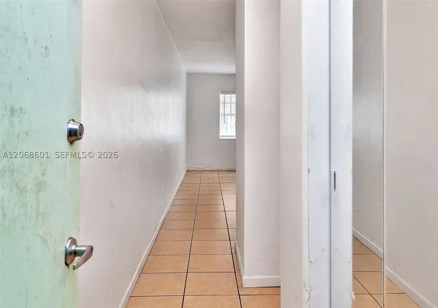 Listing Photo 5 - Condo for sale in building located at 318 Majorca Ave, Coral Gables, FL 33134 - Unit #304