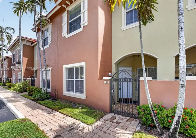 Photo 2 of Townhouse for sale at 218 Lake Monterey Cir, Boynton Beach, FL 33426 | MLS# A12068444 | Listing updated on 2026-09-03