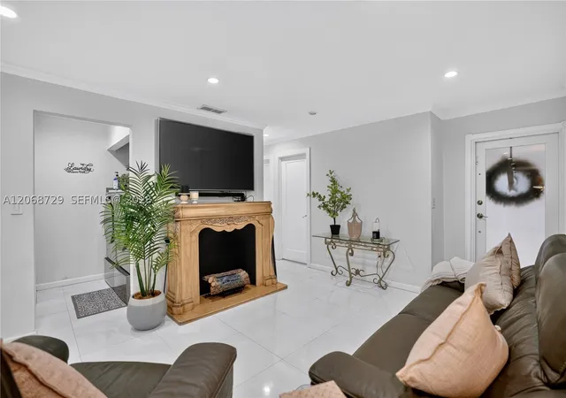 Listing Photo 5 - Condo for sale in building located at 2050 Sw 122Nd Ave, Miami, FL 33175 - Unit #21