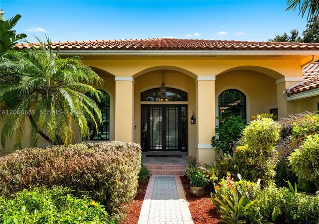 Photo 1 of Single family home for sale at 10660 Sw 44th Ct, Davie, FL 33328 | MLS# A12068689 | Listing updated on 2026-09-12