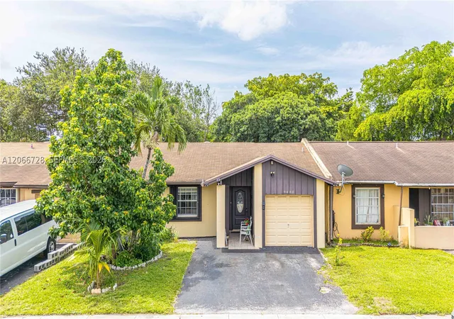 Photo 3 of Single family home for sale at 9480 W Fern Ln, Miramar, FL 33025 | MLS# A12066728 | Listing updated on 2026-09-09