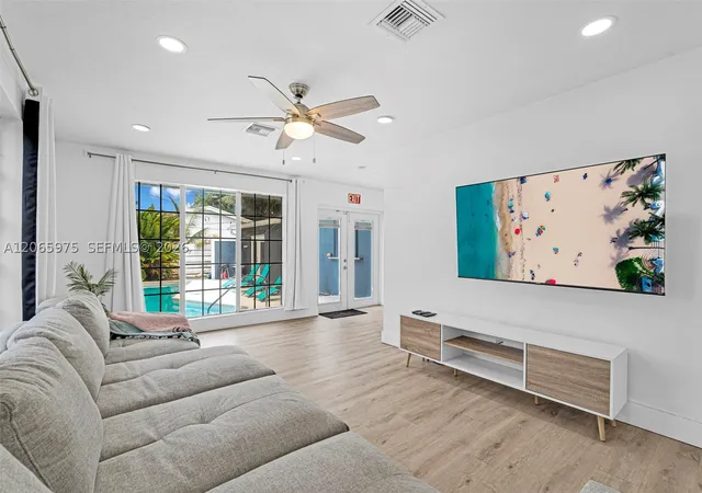 Photo 4 of Single family home for sale at 407 S 56Th Ter, Hollywood, FL 33023 | MLS# A12065975 | Listing updated on 2026-09-18