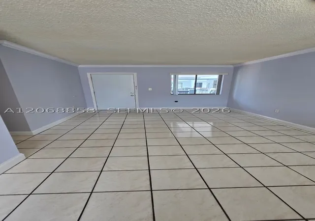 Listing Photo 4 - Condo for sale in building located at 5290 W 21St Ct, Hialeah, FL 33016 - Unit #304
