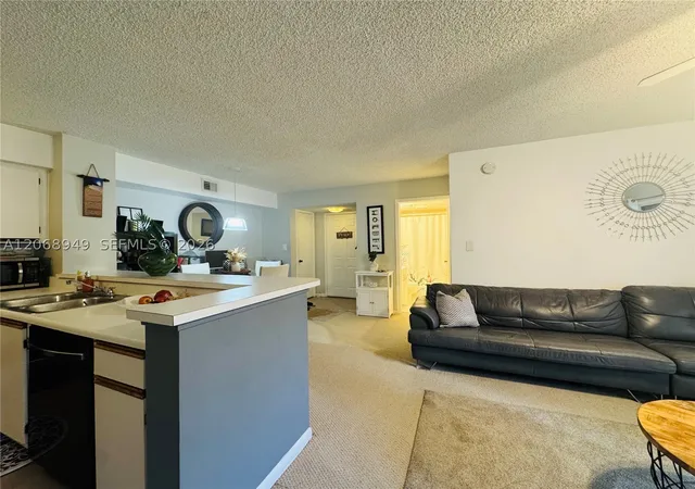 Photo 3 of Condo for sale at 650 S Park Rd #26-5, Hollywood, FL 33021 | MLS# A12068949 | Listing updated on 2026-09-01
