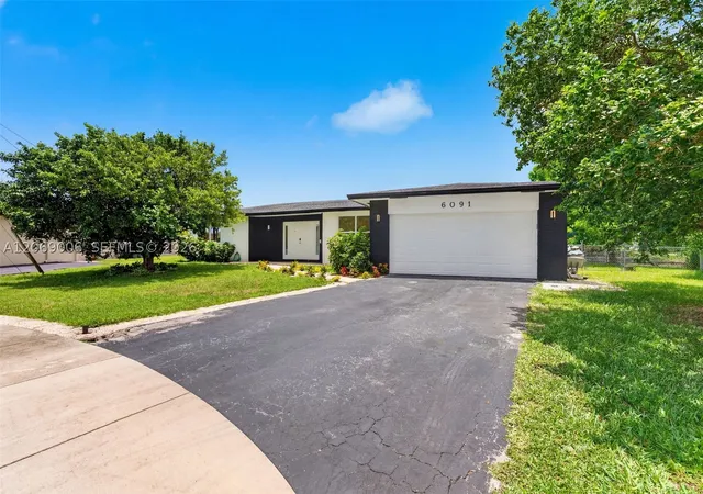 Photo 3 of Single family home for sale at 6091 Sw 14th St, Plantation, FL 33317 | MLS# A12069006 | Listing updated on 2026-09-05