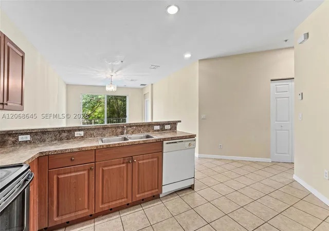 Photo 2 of Townhouse for sale at 2004 Freeport Ln #4106, Riviera Beach, FL 33404 | MLS# A12068645 | Listing updated on 2026-09-03