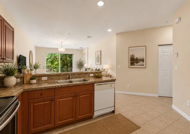 Photo 3 of Townhouse for sale at 2004 Freeport Ln #4106, Riviera Beach, FL 33404 | MLS# A12068645 | Listing updated on 2026-09-03