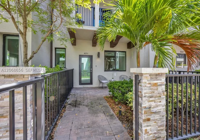 Photo 2 of Townhouse for sale at 4691 Nw 83rd Pkwy, Doral, FL 33166 | MLS# A12068656 | Listing updated on 2026-09-19