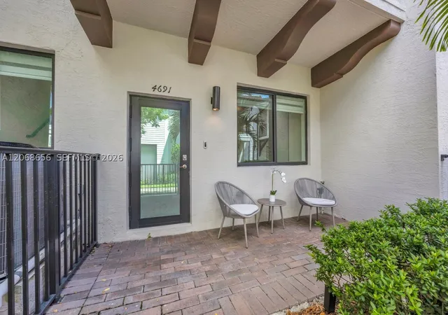 Photo 3 of Townhouse for sale at 4691 Nw 83rd Pkwy, Doral, FL 33166 | MLS# A12068656 | Listing updated on 2026-09-19