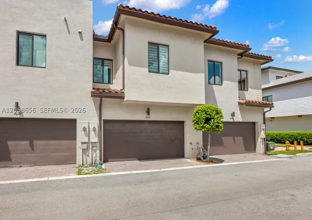 Photo 4 of Townhouse for sale at 4691 Nw 83Rd Pkwy, Doral, FL 33166 | MLS# A12068656 | Listing updated on 2026-09-19