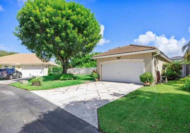 Photo 2 of Single family home for sale at 2835 Se 4th Pl, Homestead, FL 33033 | MLS# A12068754 | Listing updated on 2026-09-13