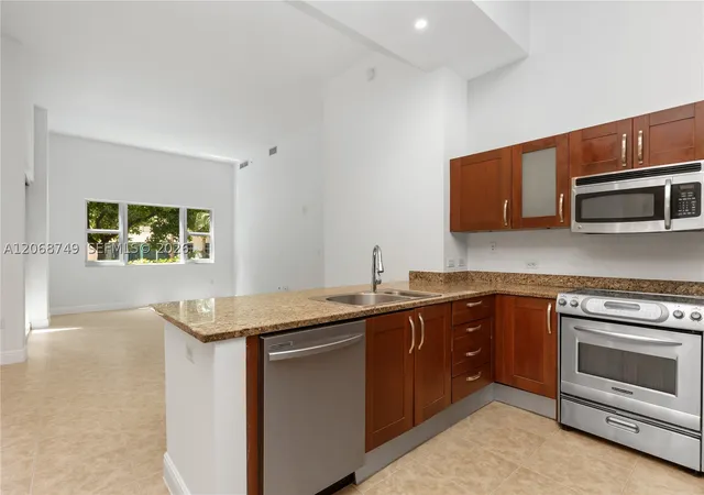 Listing Photo 2 - Condo for sale in building located at 19900 E Country Clb Dr, Miami, FL 33180 - Unit #104