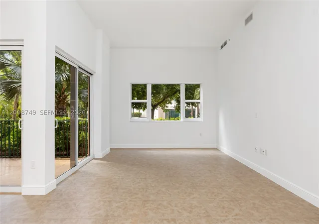 Listing Photo 4 - Condo for sale in building located at 19900 E Country Clb Dr, Miami, FL 33180 - Unit #104