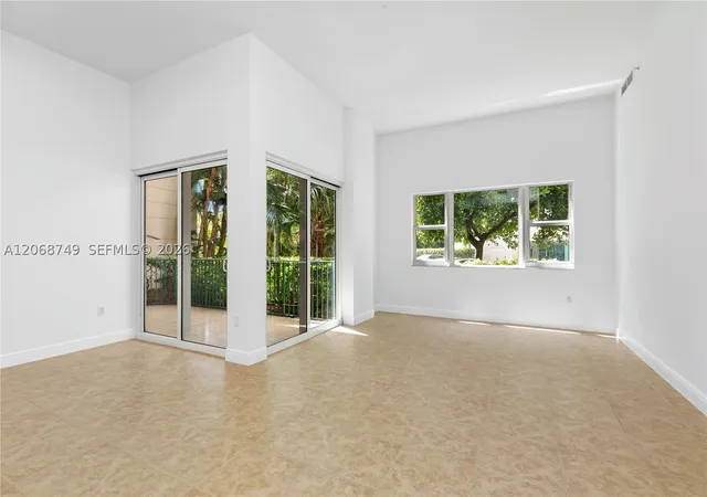 Listing Photo 5 - Condo for sale in building located at 19900 E Country Clb Dr, Miami, FL 33180 - Unit #104
