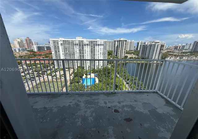 Photo 2 of Condo for sale at 2801 Ne 183rd St #1914W, Aventura, FL 33160 | MLS# A12069021 | Listing updated on 2026-09-10