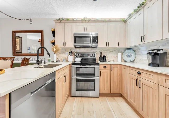 Listing Photo 4 - Condo for sale in building located at 3561 Pine Tree Ct, Greenacres, FL 33463 - Unit #D-1