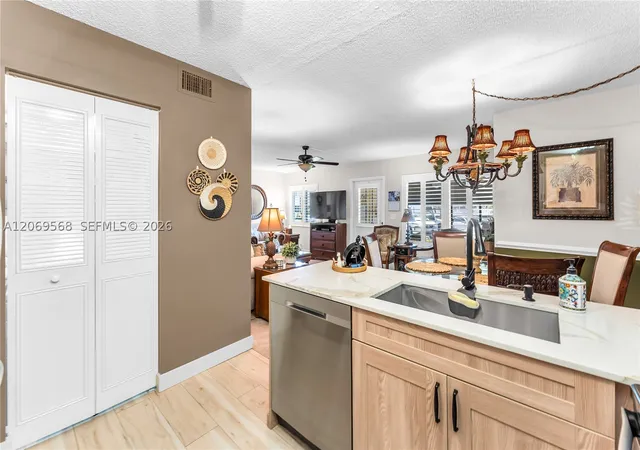 Listing Photo 5 - Condo for sale in building located at 3561 Pine Tree Ct, Greenacres, FL 33463 - Unit #D-1