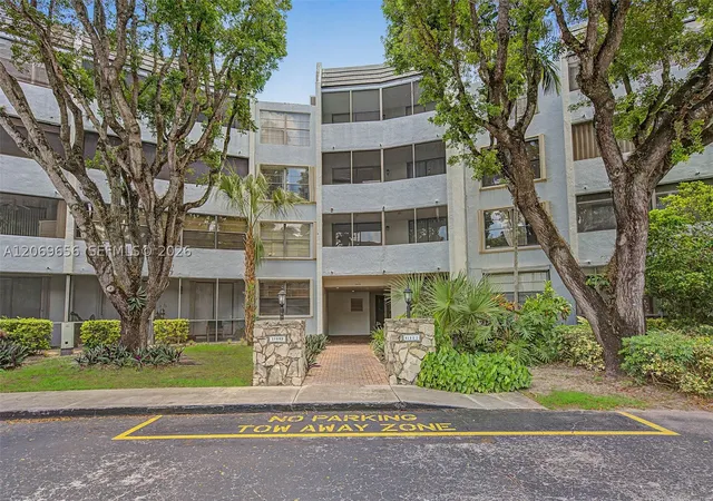 Listing Photo 3 - Condo for sale in Kendall Gate located at 10852 N Kendall Dr, Miami, FL 33176 - Unit #314