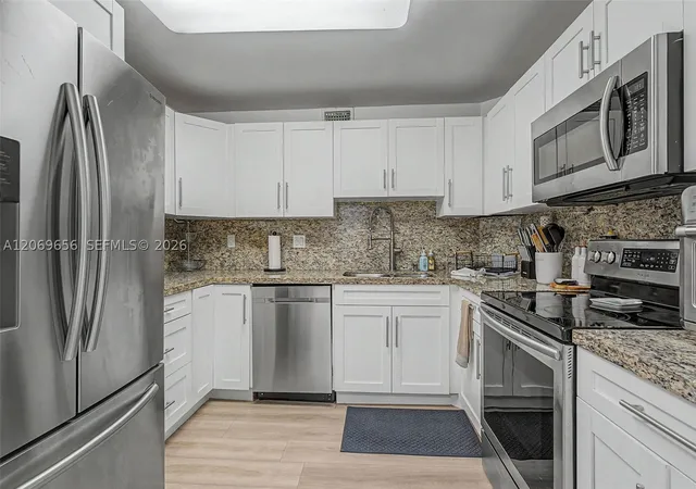 Listing Photo 5 - Condo for sale in Kendall Gate located at 10852 N Kendall Dr, Miami, FL 33176 - Unit #314