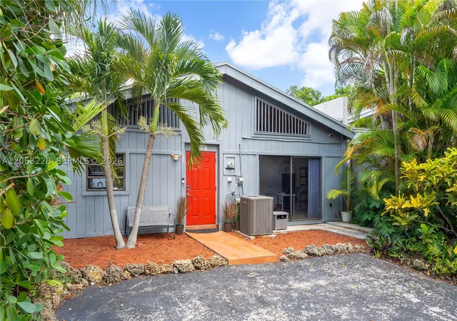 Photo 3 of Townhouse for sale at 11209 Sw 114th Lane Circle, Miami, FL 33176 | MLS# A12063228 | Listing updated on 2026-09-12
