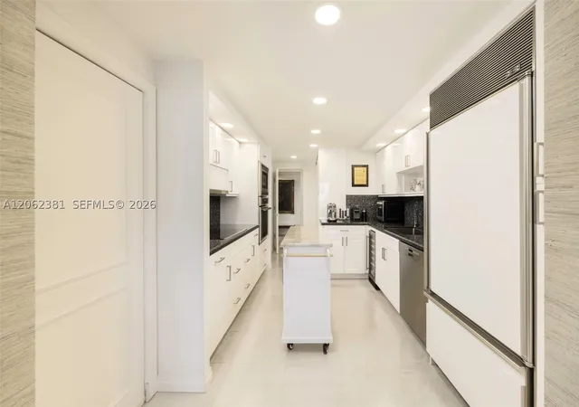 Photo 4 of Condo for sale at 2 Grove Isle Dr #B1109, Coconut Grove, FL 33133 | MLS# A12062381 | Listing updated on 2026-09-28