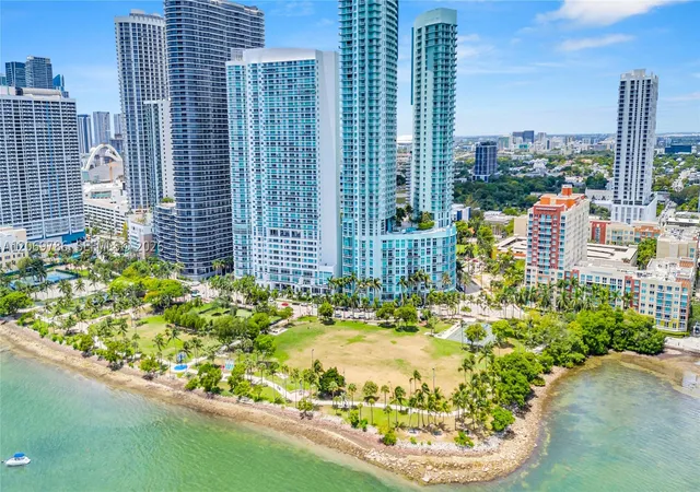 Photo 3 of Condo for sale at 1800 N Bayshore Dr #809, Miami, FL 33132 | MLS# A12069786 | Listing updated on 2026-09-10