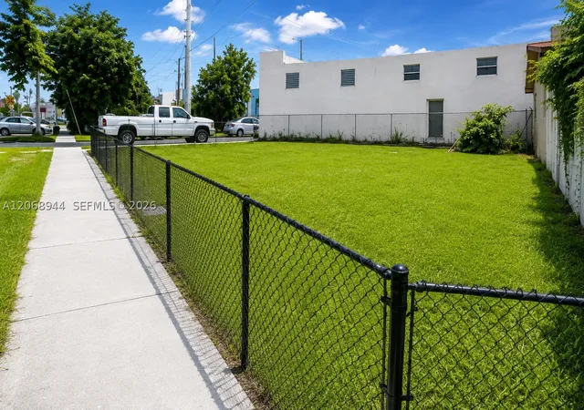 Multi family home for sale at 119 Nw 3Rd St, Hallandale Beach, FL 33009 | MLS# A12068944