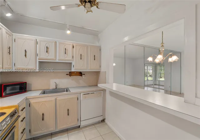 Listing Photo 4 - Condo for sale in building located at 5620 Sw 3Rd Pl, Margate, FL 33068 - Unit #103