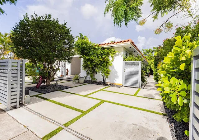 Photo 3 of Sale Pending at 619 Sw 39th Ave, Miami, FL 33134 | MLS# A12070012 | Listing updated on 2026-09-11
