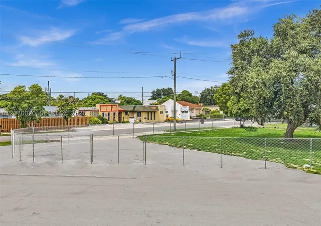 Photo 3 of Land for sale at 628 Nw 22nd Rd, Fort Lauderdale, FL 33311 | MLS# A12070020 | Listing updated on 2026-08-27